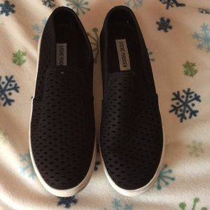 Black Steve Madden slip-oh shoes